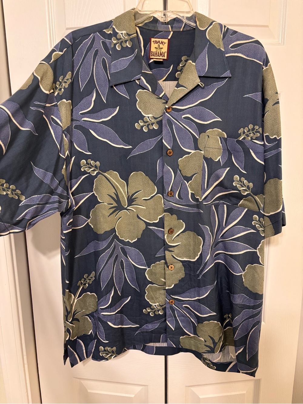 Tommy Bahama Navy Camp Shirt Tropical Hawaiian Floral 100% Silk Size Large